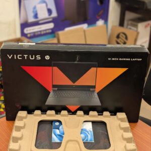 Ordinateur PC Gamer HP Victus 15-FA2082WM Gaming Core i5 13420H 512GB SSD  16GB DDR4  15.6″ FHD 144Hz Win11 RTX 4050 06GB Mica Silver  Clavier Azerty retro-éclairé  Prix : 595.000FCFA